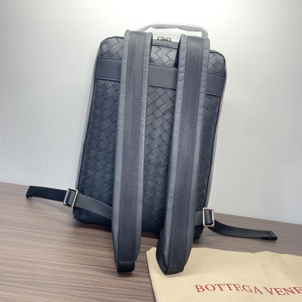 ボッテガヴェネタバッグ側面デザイン